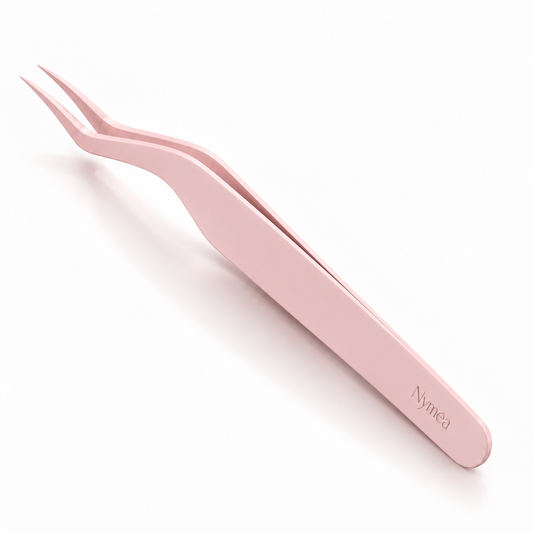 Pince applicatrice Nyméa rose clair pour faux cils pré-collés